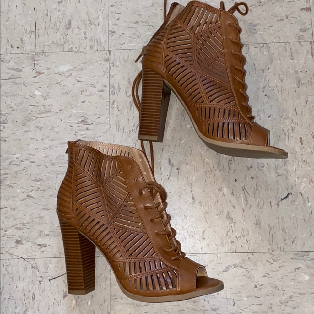 Shoes - Picture 3 of 6